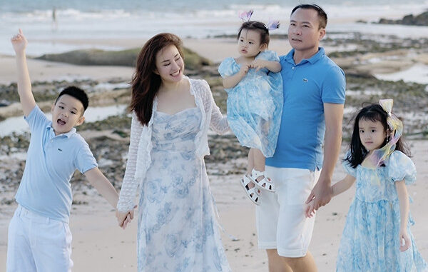 vy-oanh-xuat-hien-cung-chong-dai-gia-sau-thoi-gian-kin-tieng-841