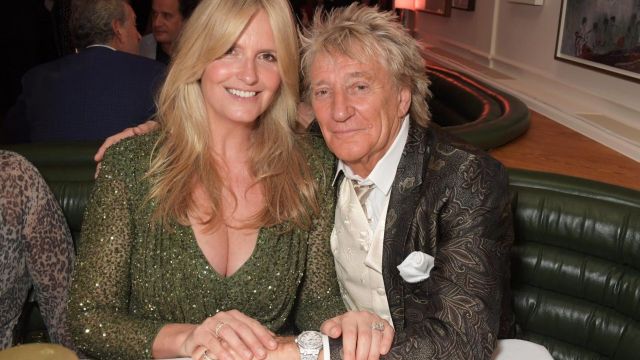 P2. Rod Stewart’s wife Penny Lancaster blasted online at 53, fans say tiny bikini unflattering