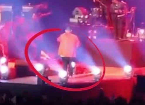 P2. Singer electrocuted to death at concert after he got wet from hugging fan. The video is hard to watch