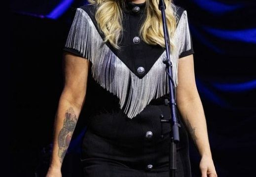 P2. ‘We Left. As Did LOTS of the Crowd’: Fans Shame Miranda Lambert for Her Behavior at Montana Festival – What Happened?