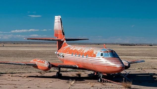 P2.  Elvis Presley’s 1962 private jet has finally been sold, and the interior is breathtaking.