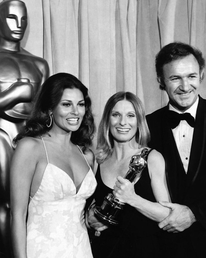 P2. This original Oscars photo from 1972 is not edited. Observe it closely